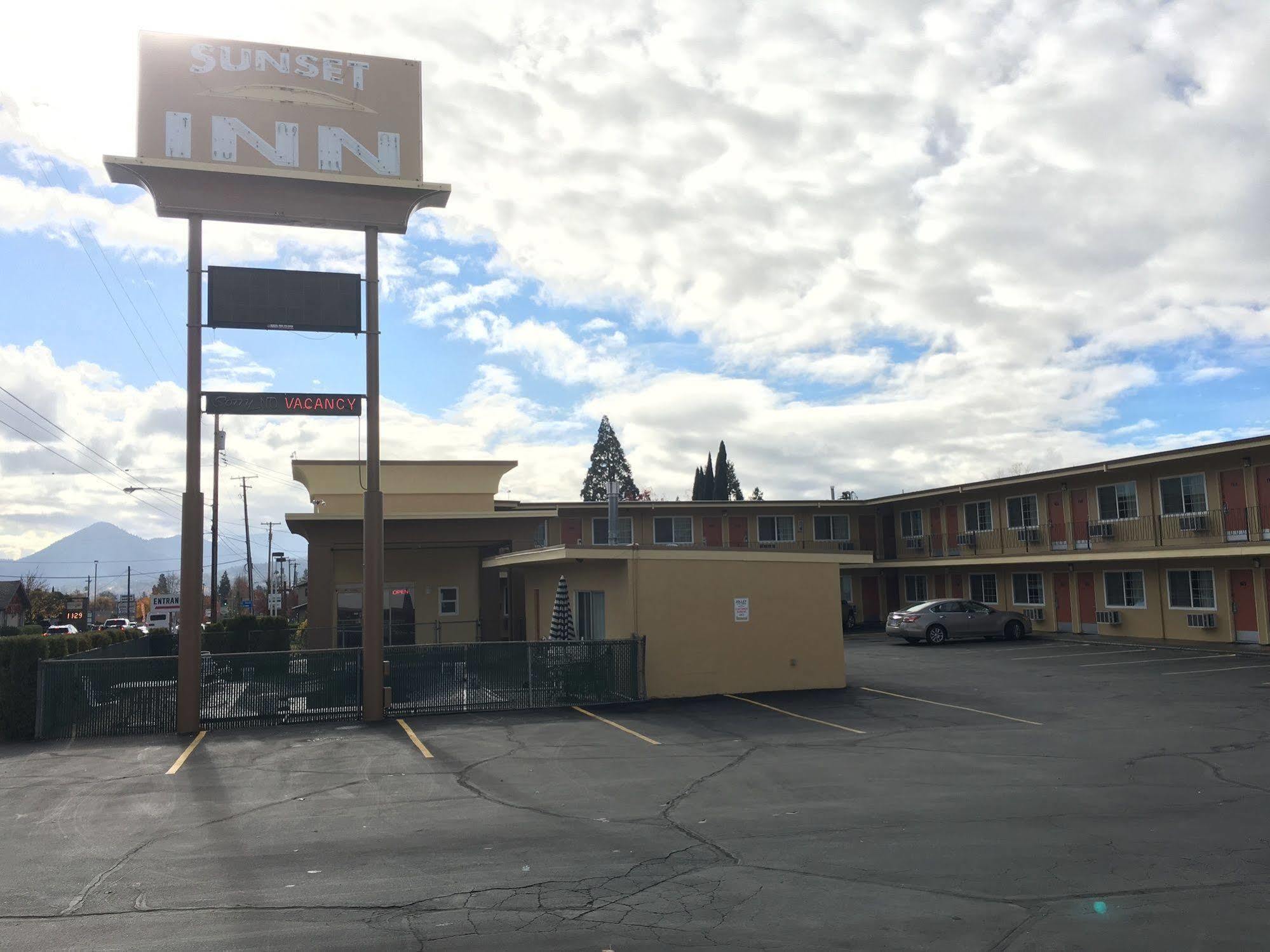 Sunset Inn Grants Pass Buitenkant foto
